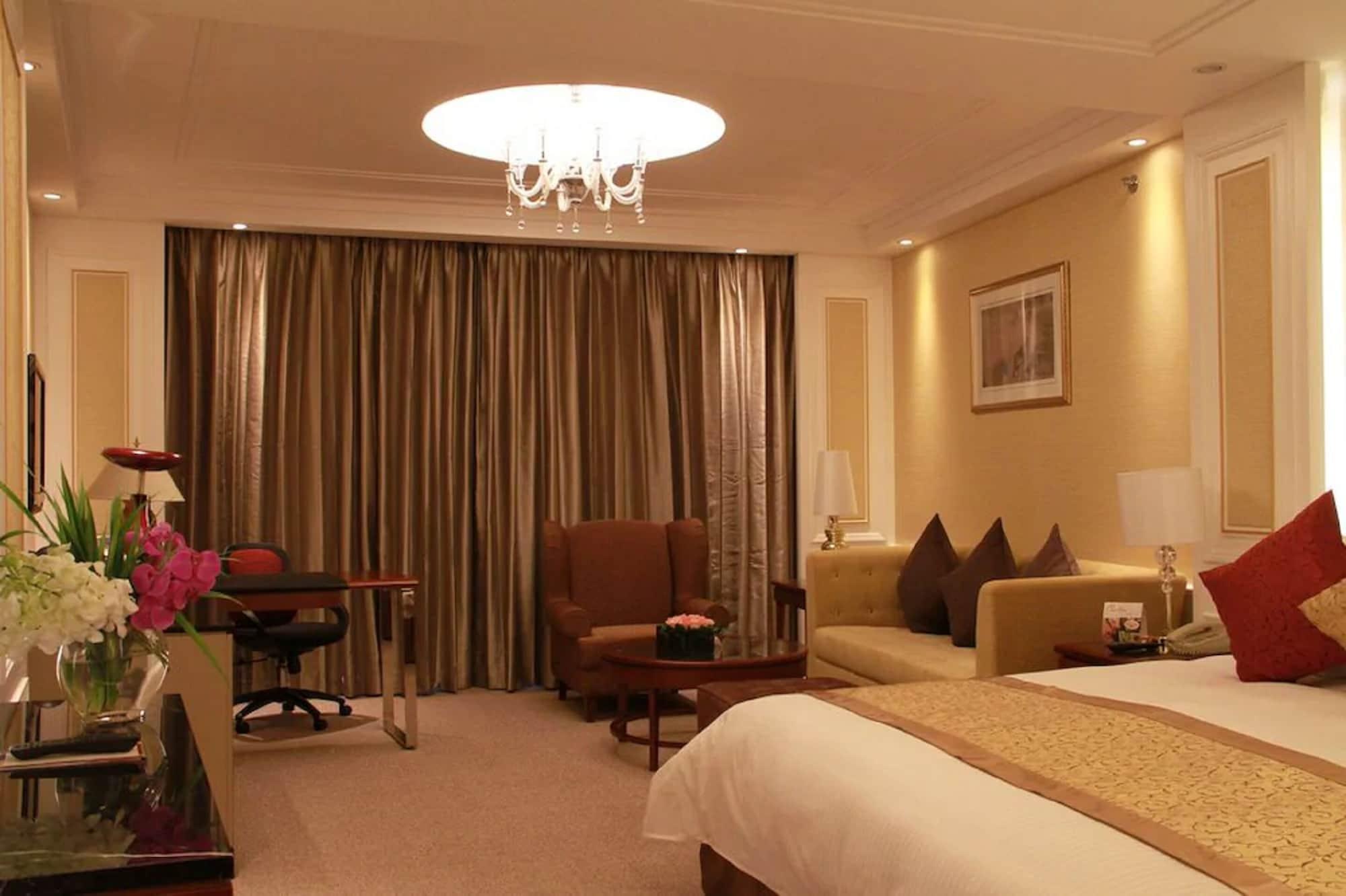 Отель - Nanjing Road 4*