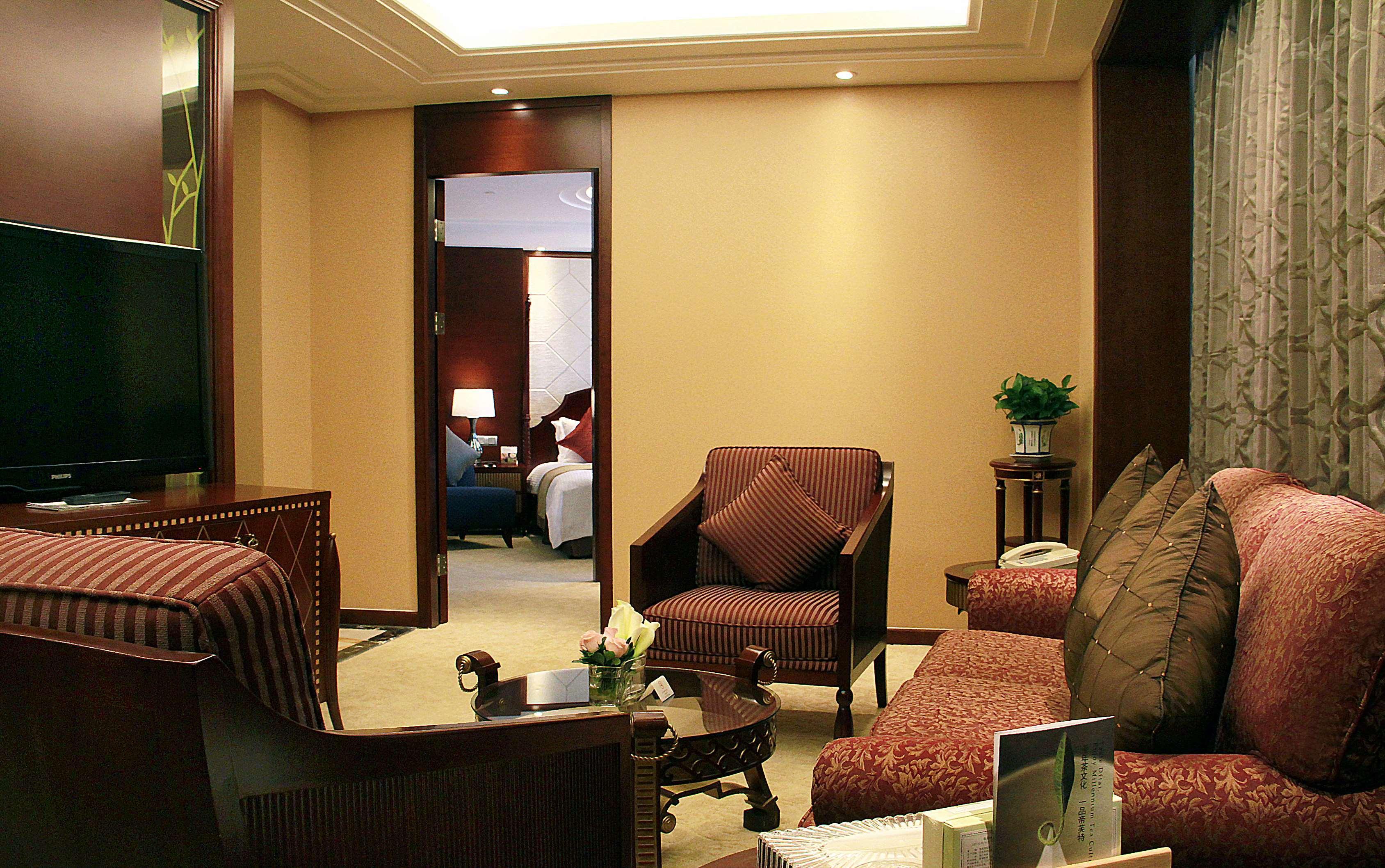 - Nanjing Road Отель 4*
