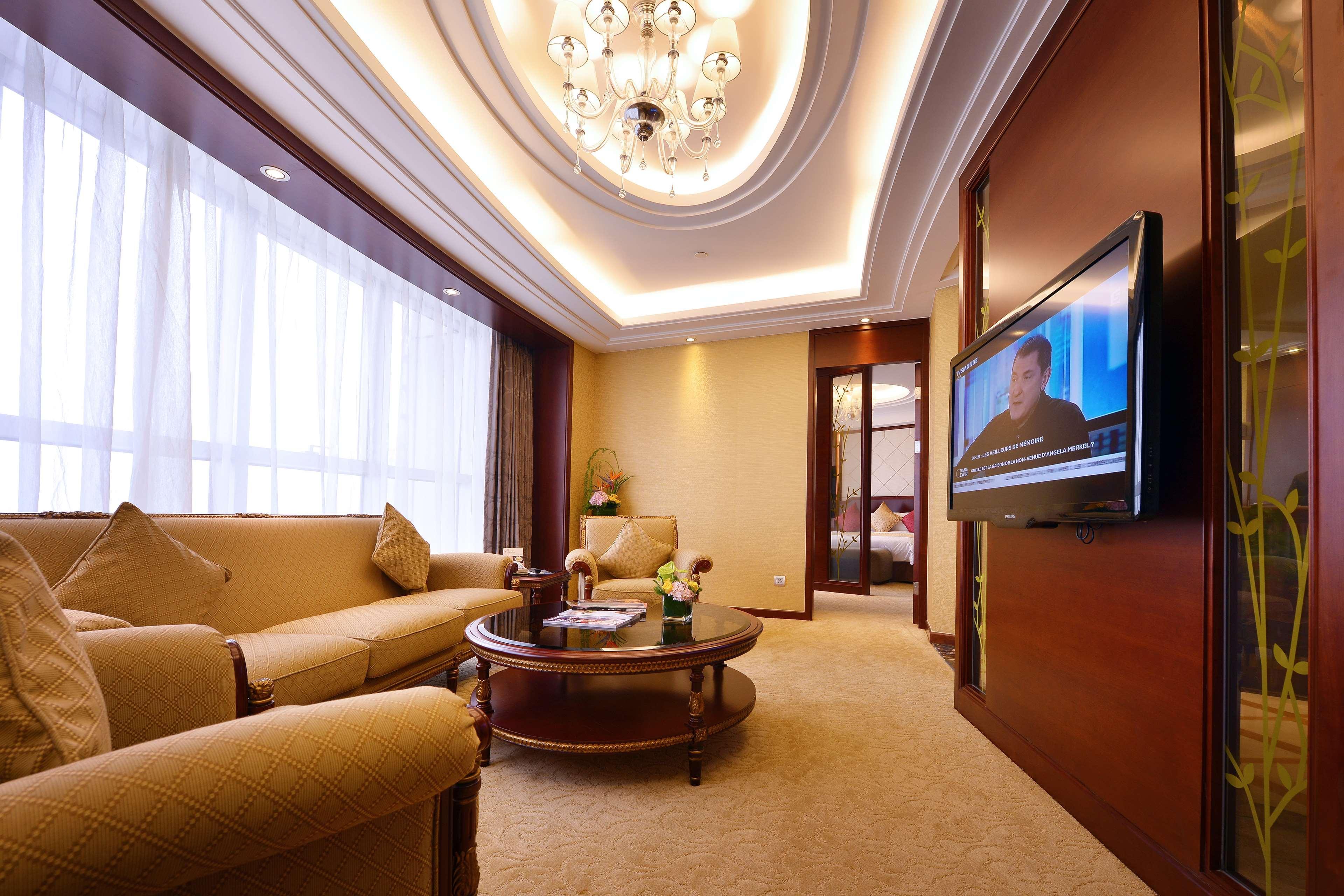 Отель - Nanjing Road 4*