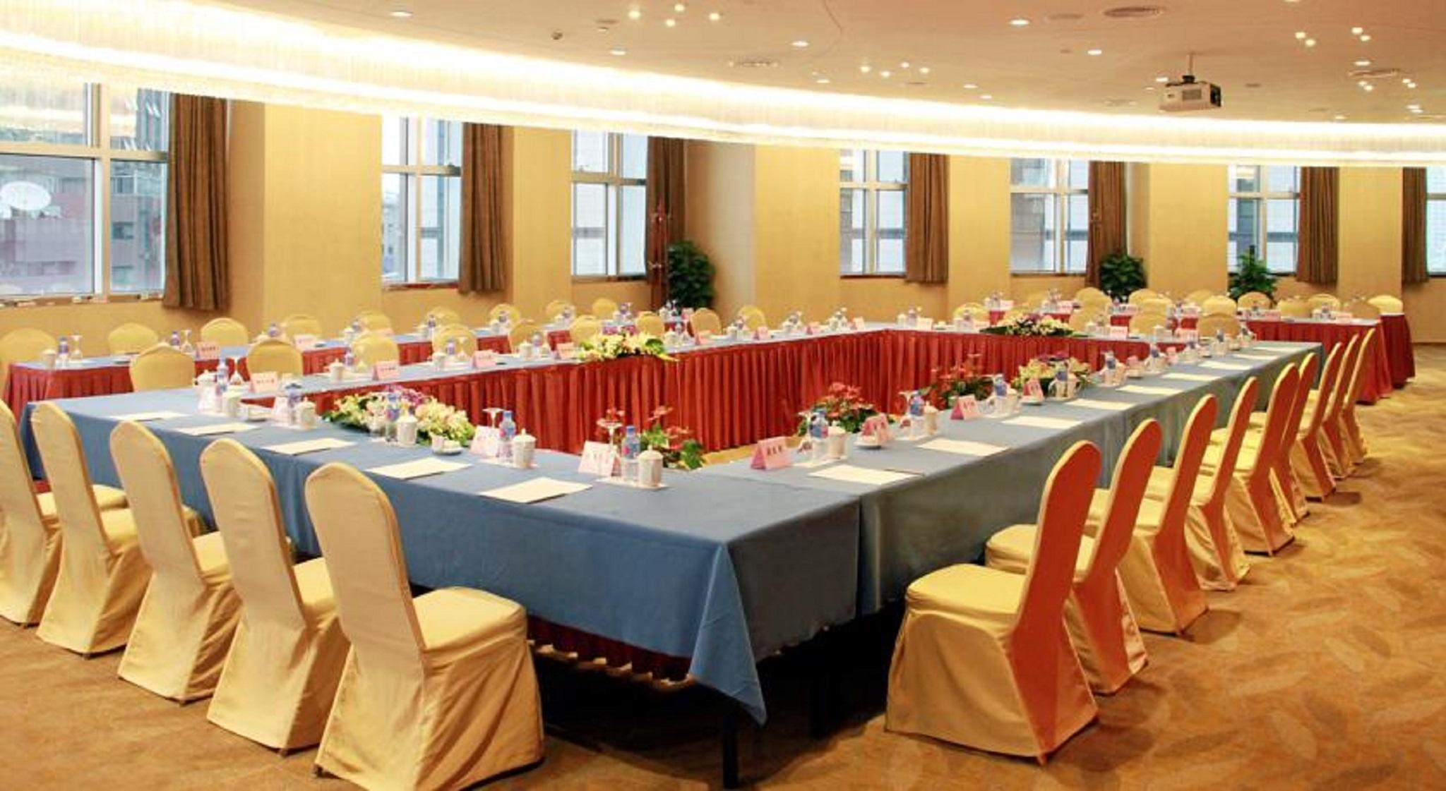 - Nanjing Road 4*