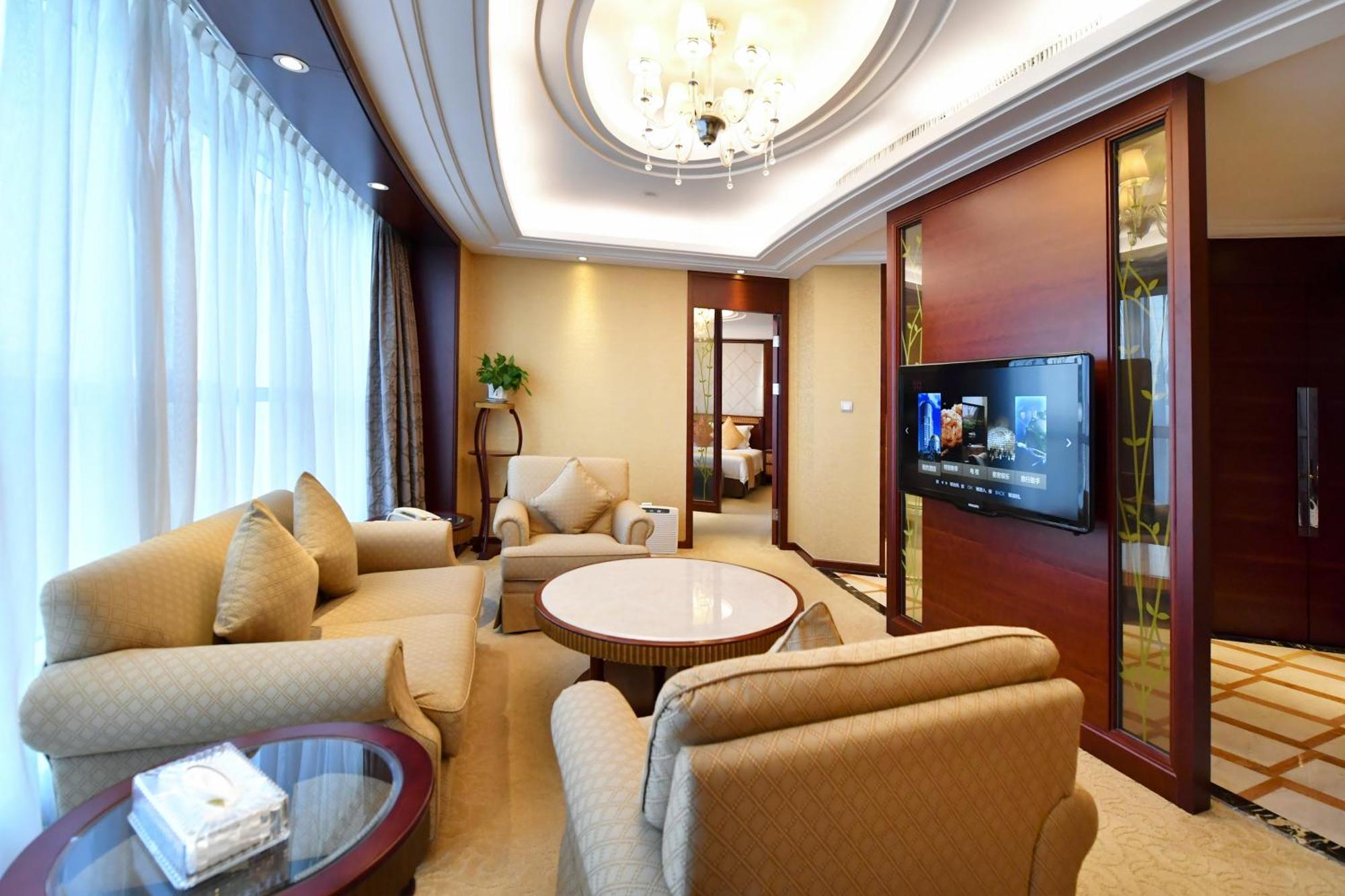 - Nanjing Road 4*