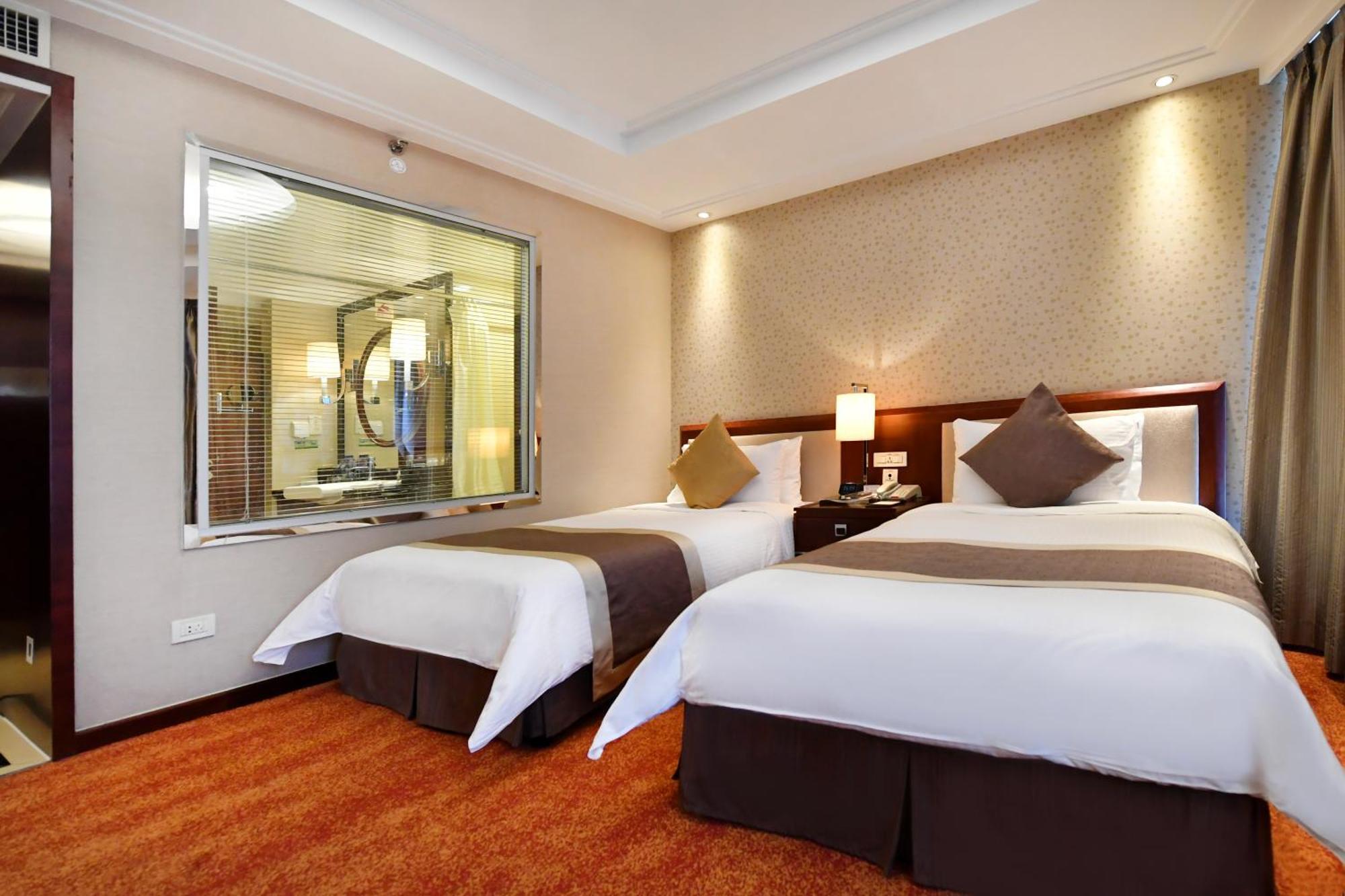 - Nanjing Road Отель 4*