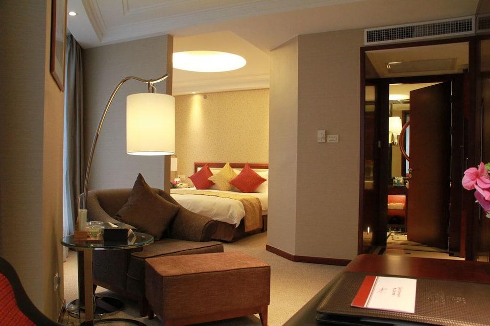 โรงแรมเซ็นทรัล 4*