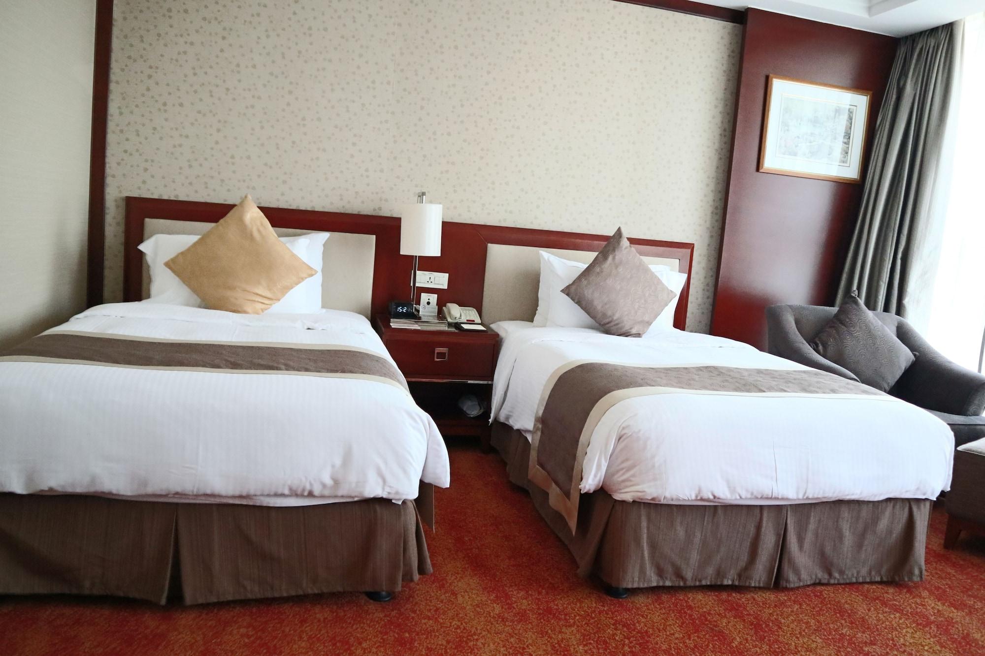 - Nanjing Road Отель 4*