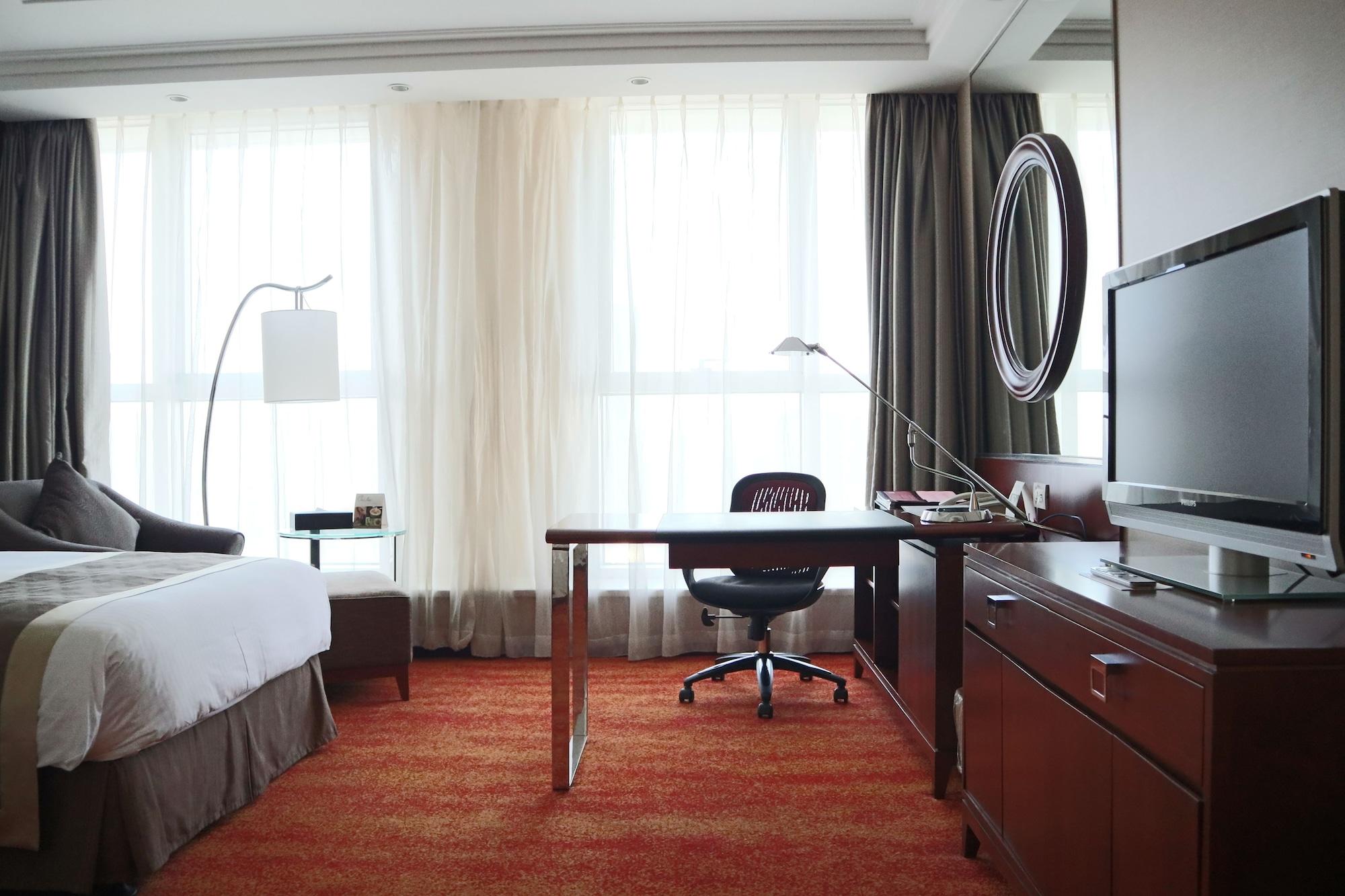 - Nanjing Road Отель 4*