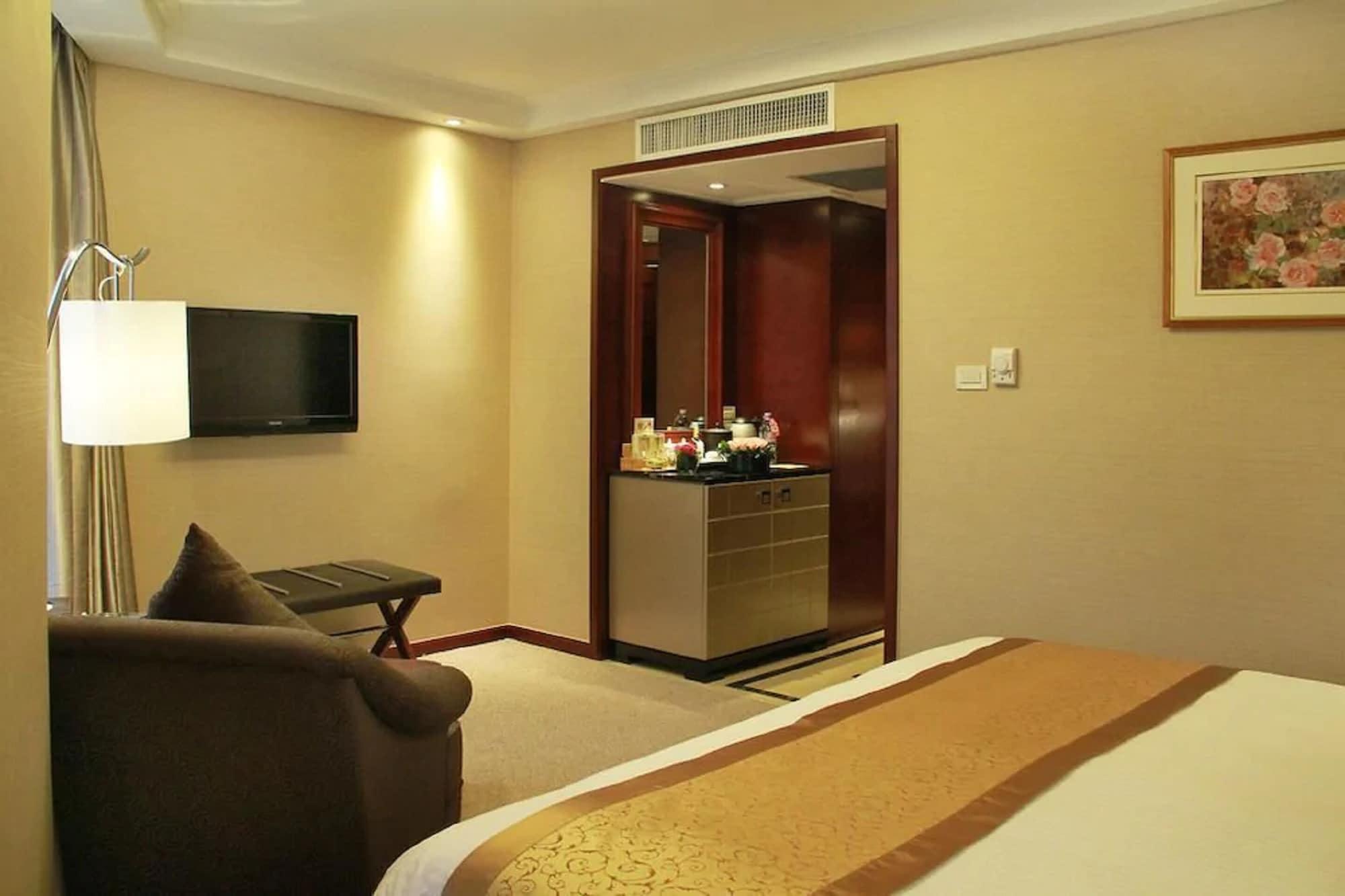 Отель - Nanjing Road 4*