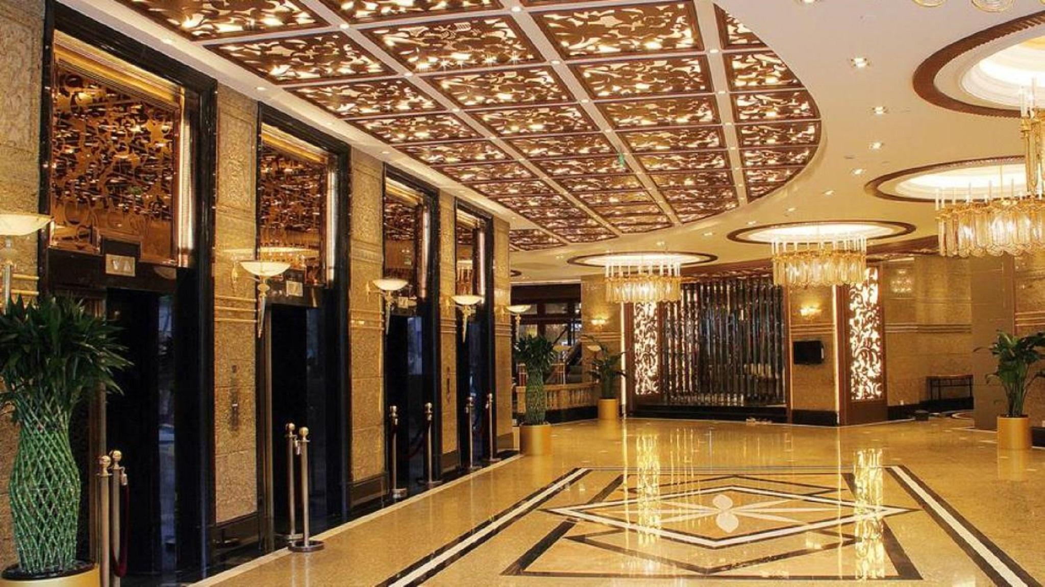 - Nanjing Road Отель 4*