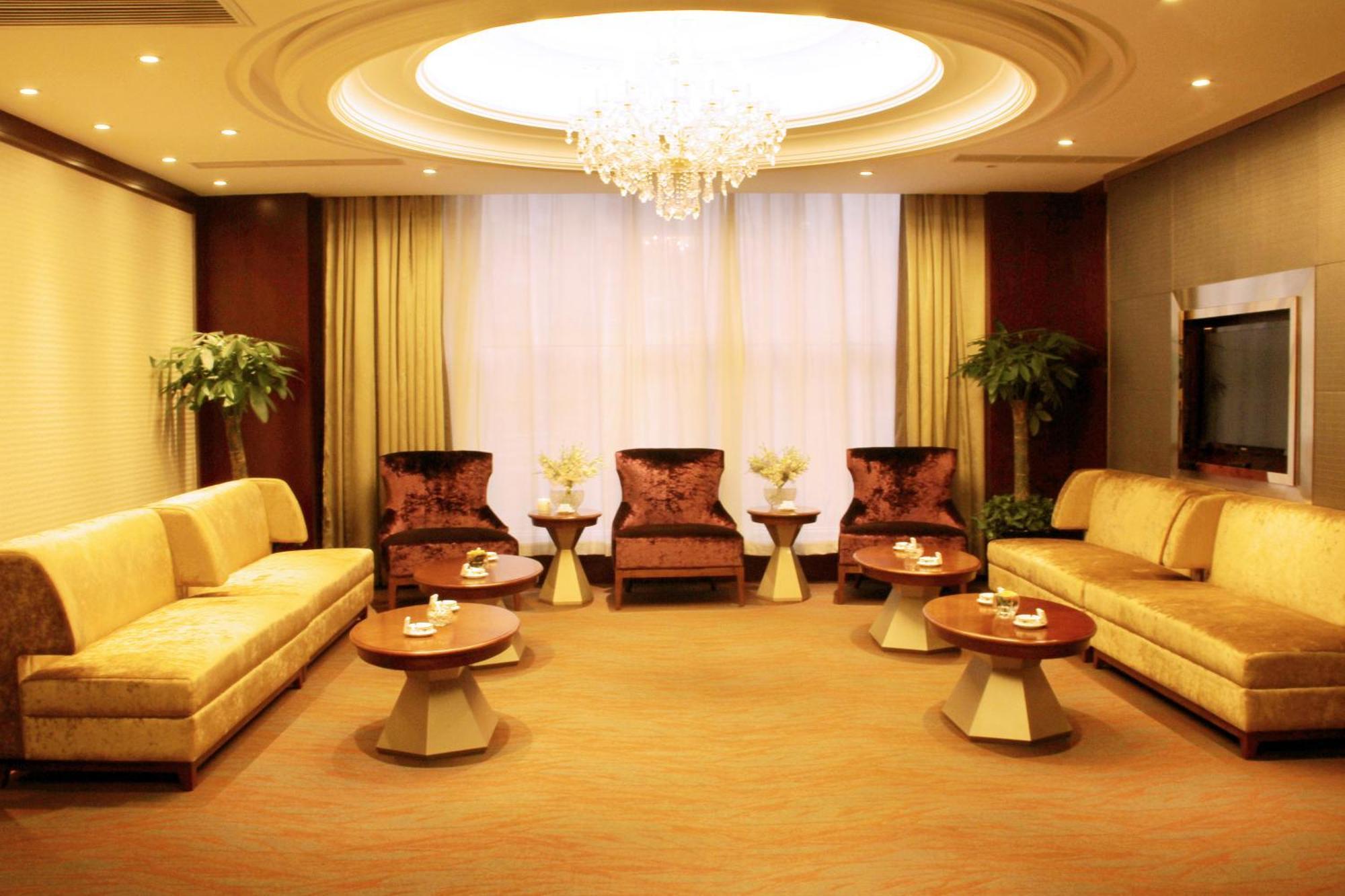 Отель - Nanjing Road 4*