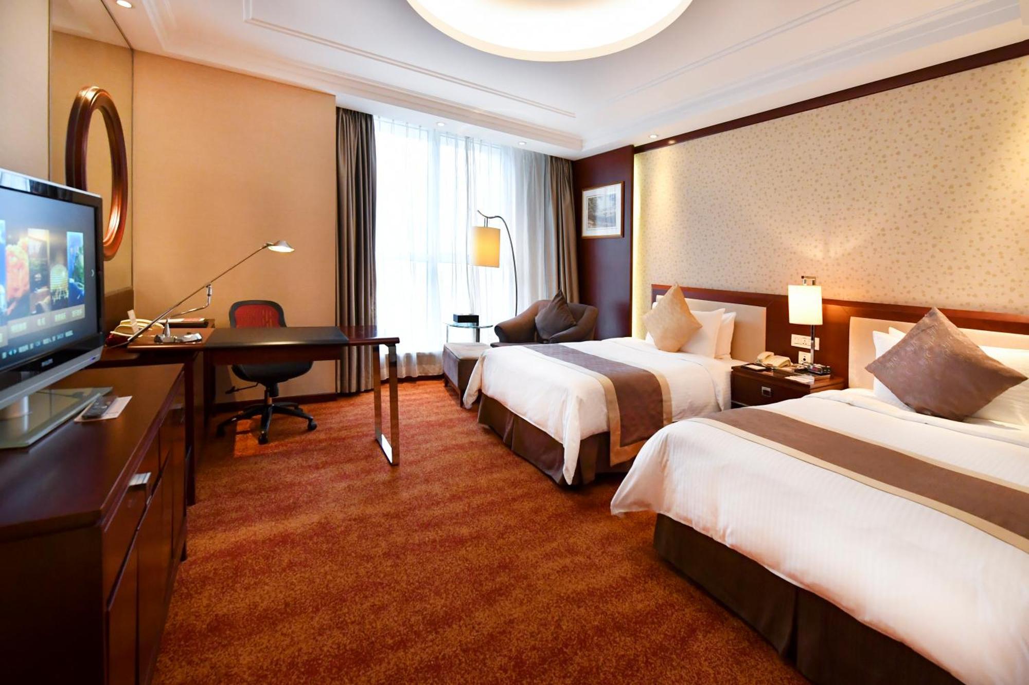 - Nanjing Road 4*